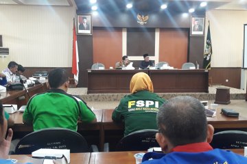Buruh di Banten datangi DPRD tolak Omnibus Law CLK
