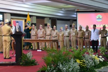 Ganjar Pranowo ancam copot pejabat baru yang tidak bisa bekerja