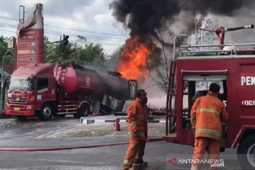 Truk tangki BBM terbakar di SPBU Kota Banjar saat bongkar muatan