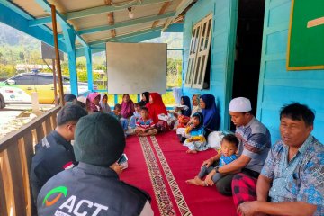 Kampung Mualaf mendapat bantuan paket makanan dari ACT Sumut