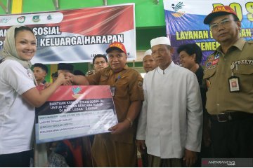 Korban banjir di Lebak terima santunan dari Kemensos