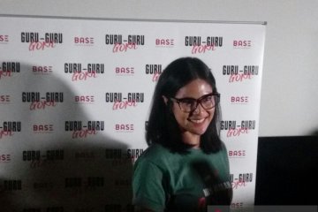 Dian Sastrowardoyo berguru jadi produser di "Guru-guru Gokil"