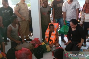 Tim SAR selamatkan 14 penumpang KM Risvin Pratama Sakti yang tenggelam