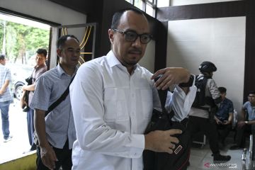 SIDANG PENYUAP BUPATI MUARA ENIM DITUNDA