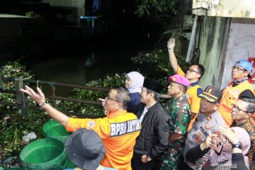 Gubernur Jatim tinjau bersih bersih sungai