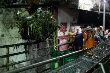 Bangunan bantaran sungai di Sidoarjo diminta gubernur ditertibkan