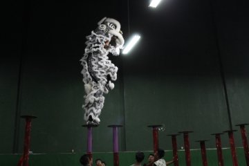 Persiapan atraksi Barongsai jelang Imlek