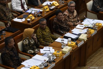 Rapat kerja pengawasan industri jasa keuangan