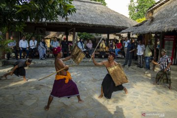 Atraksi wisata Peresean  Kampung Sade