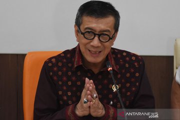 Kemarin, penghentian bebas visa WNA China hingga polemik Kompol Rosa