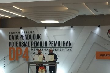 KPU dorong Kemendagri rampungkan rekam-cetak KTP-e sebelum pilkada