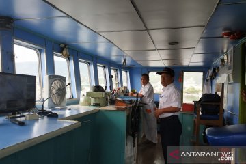 Cuaca buruk di Banggai, KMT Teluk Cenderawasih II alami keterlambatan