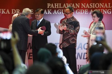 Jusuf Kalla terima anugerah Ide Anak Agung Gde Agung