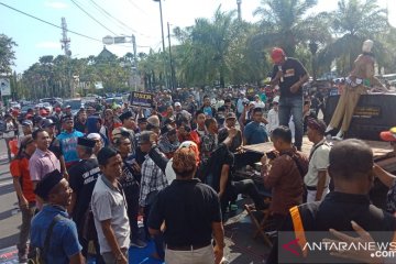 GRJ demo tuntut Bupati Jember mundur dari jabatannya