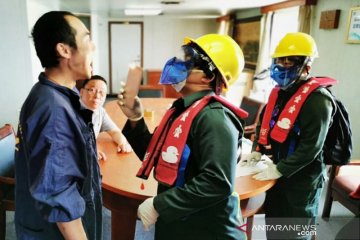 KKP Sampit periksa kesehatan anak buah kapal asing