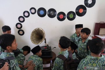 Siswa mengenal sejarah musik Indonesia