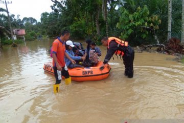 Tiga dari enam korban banjir di Tapteng berhasil diidentifikasi