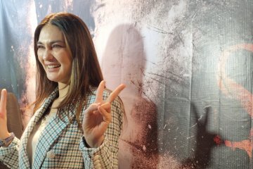 Demi jadi Suzzanna, Luna Maya buat riasan prostetik di Rusia