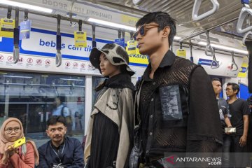 Perdana, peragaan busana dihelat di MRT Jakarta