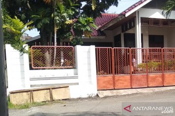 Rumah pribadi Bupati Solok Selatan di Padang terlihat sepi