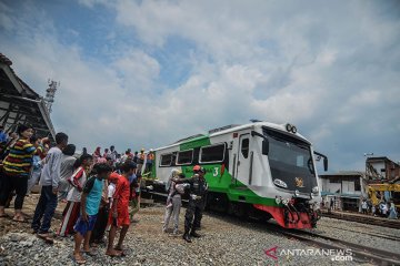 Layanan kereta api Cibatu-Garut gratis di awal operasional