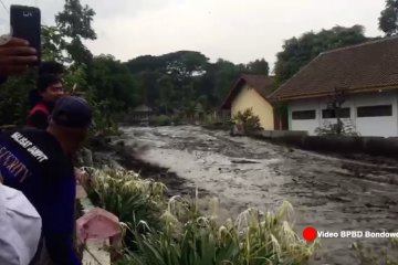 Air bah mengalir ke 200 rumah di Bondowoso