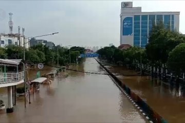 Kamis pagi, Jalan Dr. Sutomo-Pasar Baru tergenang luapan Ciliwung