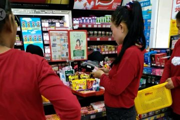 Viral,  napi  Lapas Perempuan Bandung berbelanja di minimarket