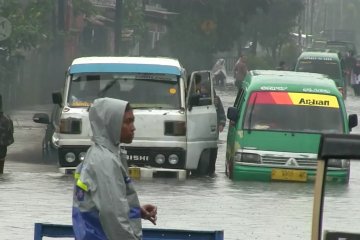 BPBD Jabar: curah hujan intensitas tinggi dan sedimentasi penyebab banjir