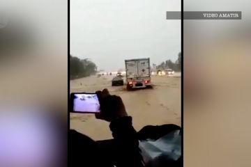 Menhub tegaskan penyebab banjir Tol Cipali karena galian C