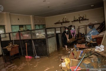 Anies janjikan 211 sekolah terdampak banjir Senin bisa diaktifkan