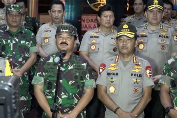 Kapolri dan Panglima TNI pantau pengamanan perayaan tahun baru