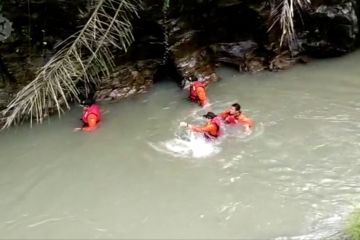 Penambang pasir temukan bocah tewas terseret arus sungai