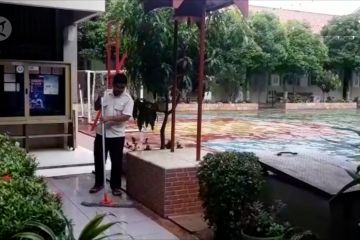 Kegiatan proses mengajar di sekolah Jakarta pasca banjir