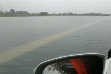 Landasan Bandara Halim PK terendam banjir