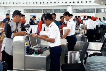 Penumpang di Bandara SAMS Balikpapan turun 28%