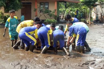 Siswa korban banjir Bondowoso diliburkan tiga hari
