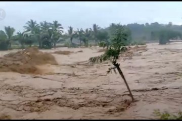 Sungai Cimangenteng Lebak meluap, dua kecamatan terendam