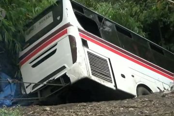Bus terperosok ke jurang di Nagreg, 43 penumpang terluka