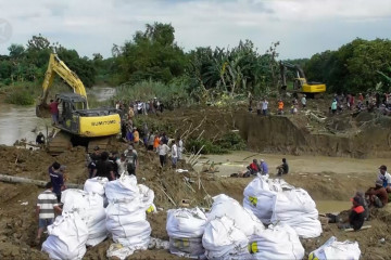 Banjir Demak meluas, perbaikan tanggul terus dikebut