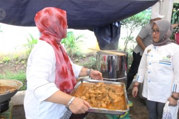 Dapur umum Cengkareng sediakan 3000 porsi makanan untuk korban banjir