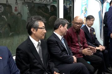 Saat Menlu Jepang kali pertama jajal MRT Jakarta