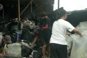 Ketika siswa belajar hidup sederhana di antara tumpukan sampah