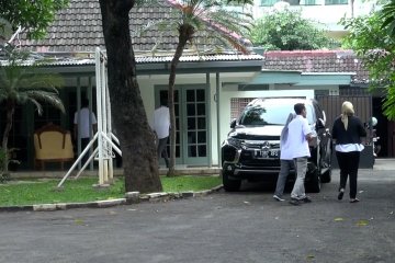 KPK sita dokumen di ruang kerja & rumah dinas Wahyu Setiawan