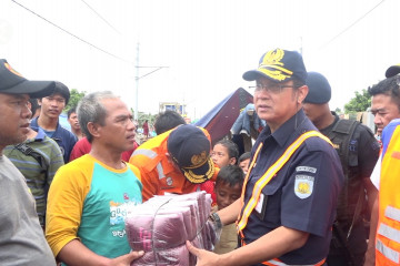 KAI berikan bantuan korban Banjir di Jakarta