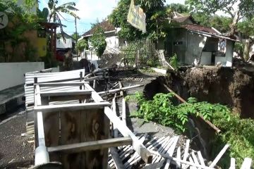 Talud Sungai Gandong longsor, BBWS Bengawan Solo pasang bronjong