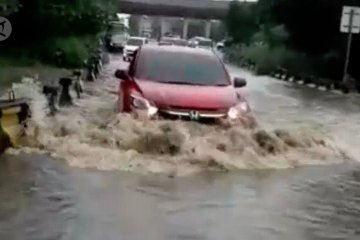 Terendam banjir, Tol Cilegon Barat ditutup sejam