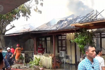 Belasan rumah di Asrama Polisi Segara Balikpapan terbakar