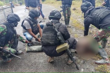 Kontak senjata dengan TNI-Polri, satu anggota KKB tewas