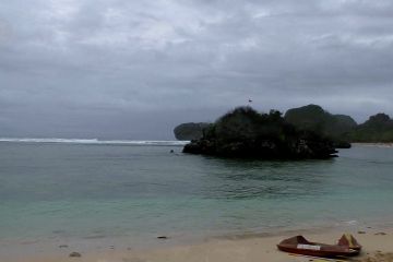 Pantai Gatra, keindahan kawasan konservasi di selatan Malang